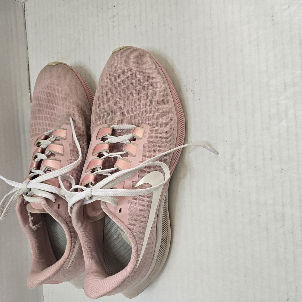 Nike Pink and White Athletic Shoes with Textured Knit Design - Picture 5 of 8